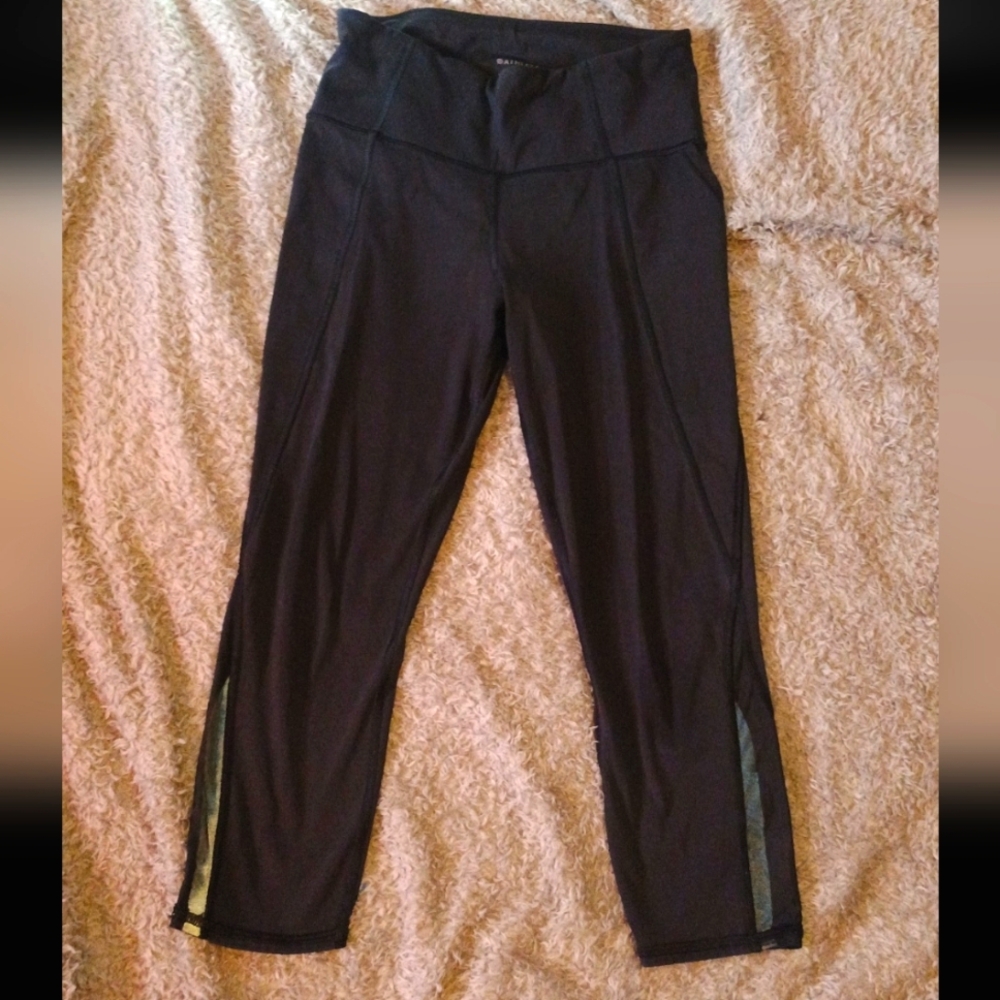 Athleta Women's Small Black Capri Workout Leggings